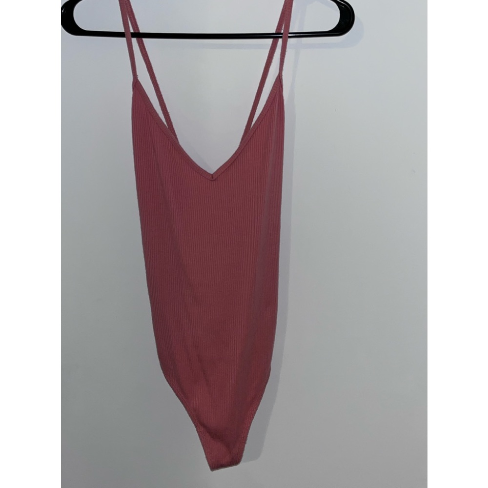 Aritzia community adjustable strap bodysuit in pink size large
